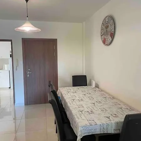Cozy Comfortable 2-bedroom 아파트 레메소스