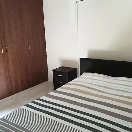 Cozy Comfortable 2-bedroom 레메소스
